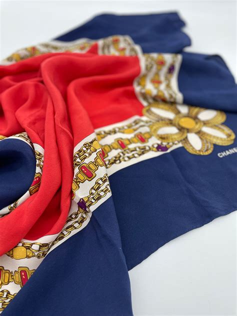 sciarpa chanel prezzo|Foulard Chanel foulard carrè bordeaux in vendita su 1stDibs.